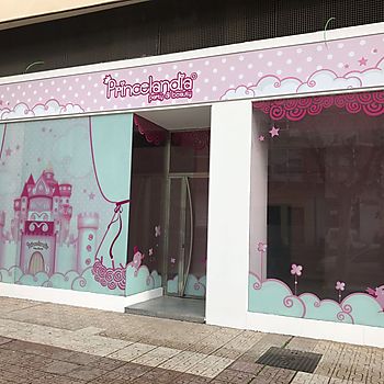 Princelandia. Trabajo realizado de vinilo en impresión digital.